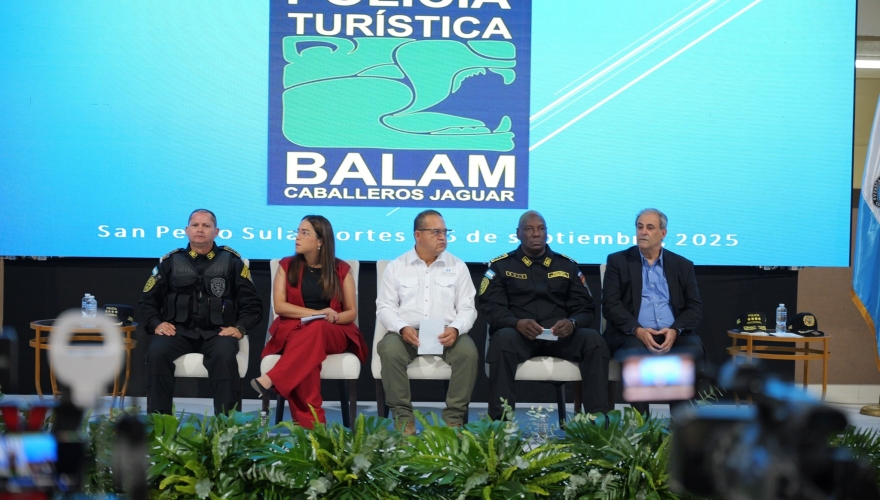 La División de la Policía Turística fue creada en 2002 mediante el Acuerdo Ejecutivo No. 002-2002